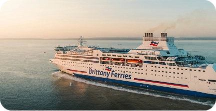 <strong>Ferry & transport</strong><br>Where needed, ferry crossings and key transport are seamlessly arranged and included in your journey.